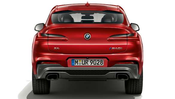 Posteriore e gruppi ottici posteriori della BMW X4 G02 Posteriore e gruppi ottici posteriori della BMW X4 M40i G02 2018 Flamenco Red brilliant effect vista posteriore