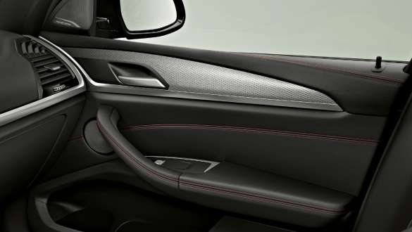 Portiera della BMW X4 G02 Portiera della BMW X4 G02 2018 abitacolo