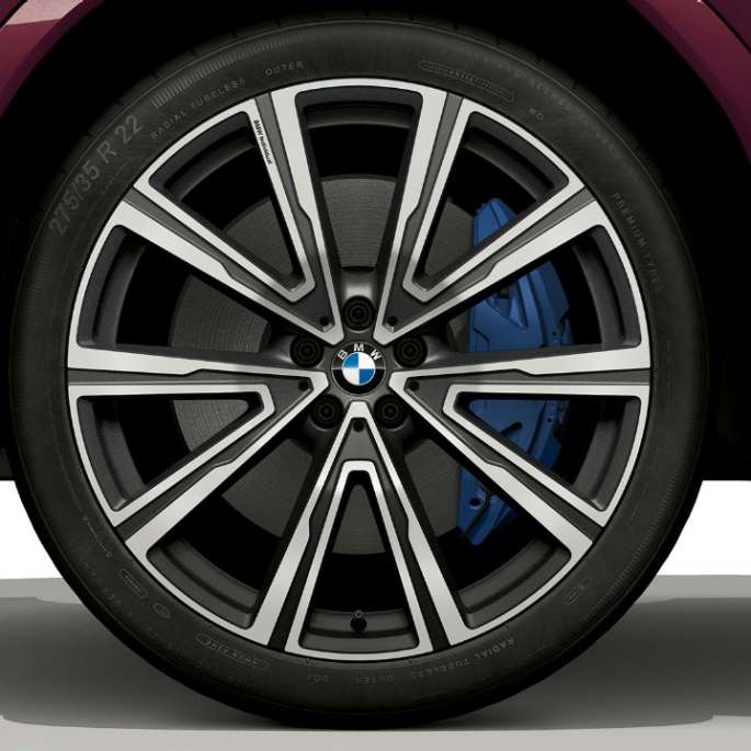 BMW X6 with BMW Individual, light alloy wheel G06. BMW X6 with BMW Individual with focus on light alloy wheel G06.