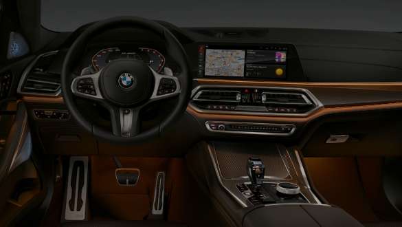Cockpit con primo piano dell’Ambient Light G06. Cockpit della BMW X6 con primo piano dell’Ambient Light G06.