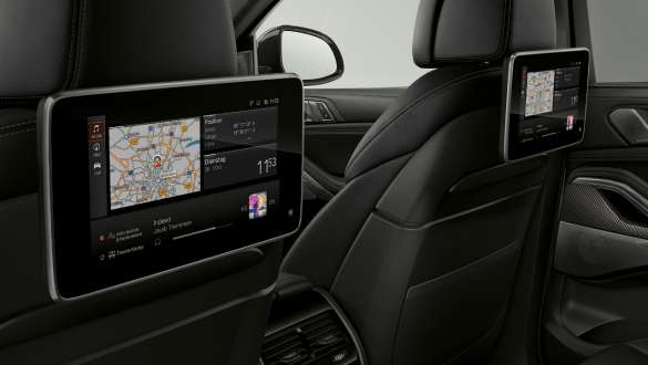 Sistema d'intrattenimento Professional per i sedili posteriori G06. Ripresa degli interni della BMW con primo piano del sistema d'intrattenimento Professional per i sedili posteriori G06.