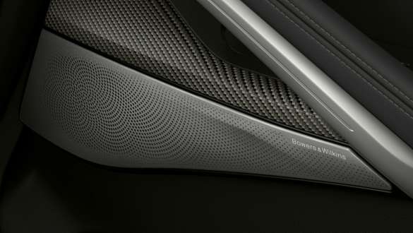 Gli altoparlanti della BMW X6 SUV G06. Ripresa degli interni della BMW con primo piano dell’altoparlante G06.