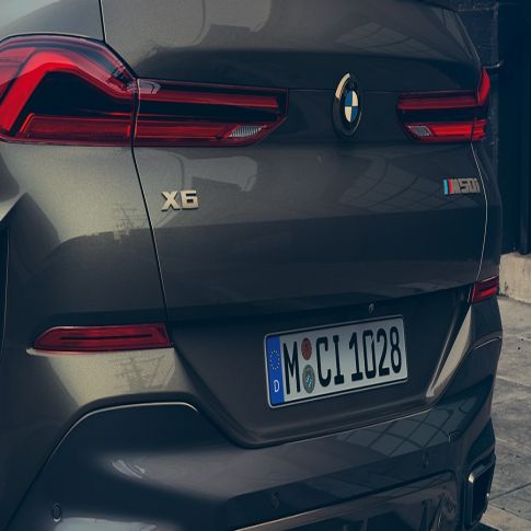 Nuova BMW X6 SUV in versione M Sport G06. Close-up della Nuova BMW X6 SUV in versione M Sport G06.