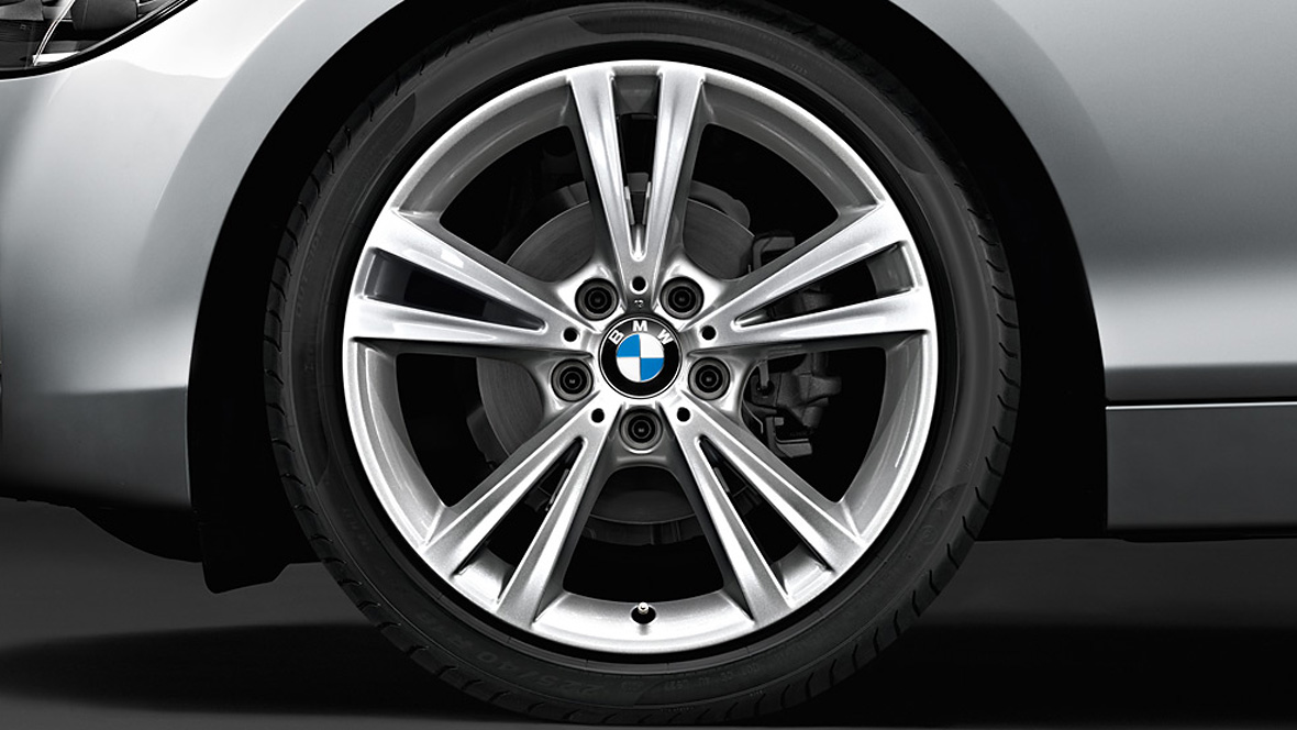 Cerchi in lega leggera BMW da 18'', styling a doppi raggi 385, set di ruote complete invernali