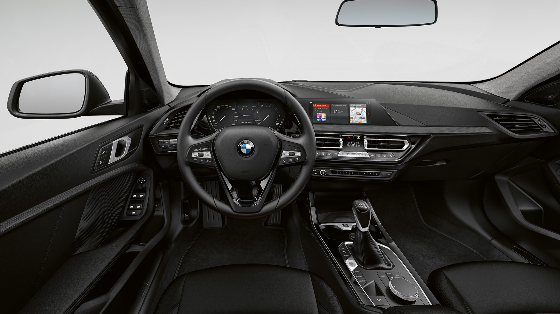 Volante in pelle F40. BMW Serie 1, Versione Advantage, cockpit con volante in pelle M F40.