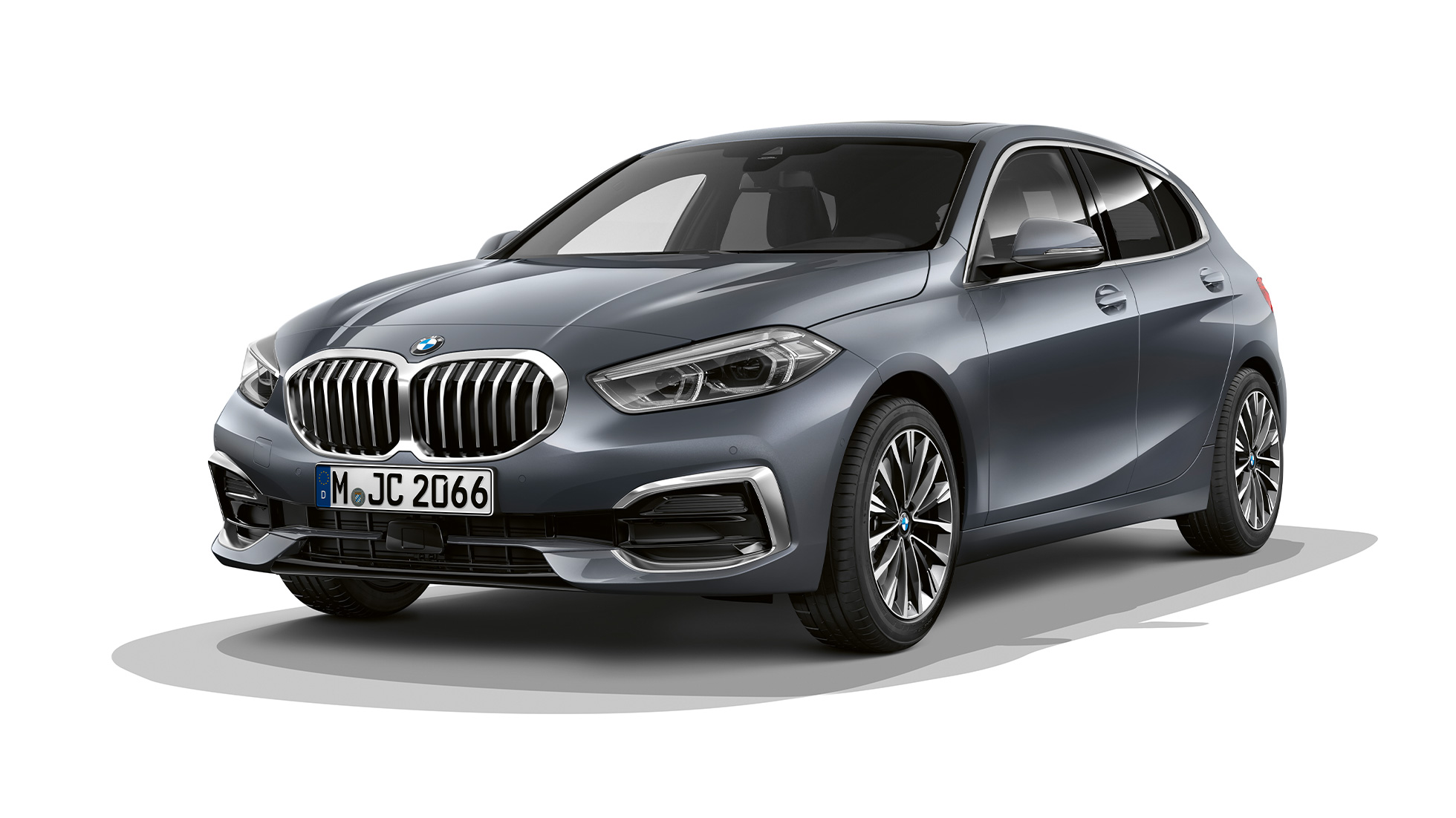 BMW Serie 1, Versione Luxury, vista anteriore a tre quarti F40. BMW Serie 1, Versione Luxury in Storm Bay , ripresa in studio fotografico, vista anteriore a tre quarti F40.