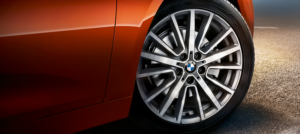 BMW Serie 2 Active Tourer: dettaglio cerchi in lega BMW Serie 2 Active Tourer: dettaglio cerchi in lega