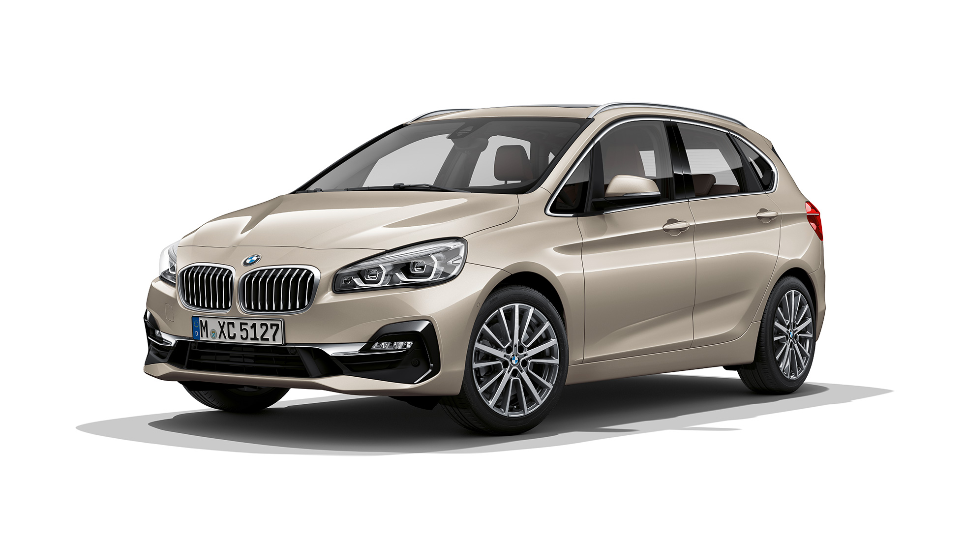 Vista anteriore a tre quarti della BMW Serie 2 Active Tourer Versione Luxury BMW Serie 2 Active Tourer Versione Luxury 225i xDrive F45 2018 Cashmere Silver metallizzato vista anteriore a tre quarti