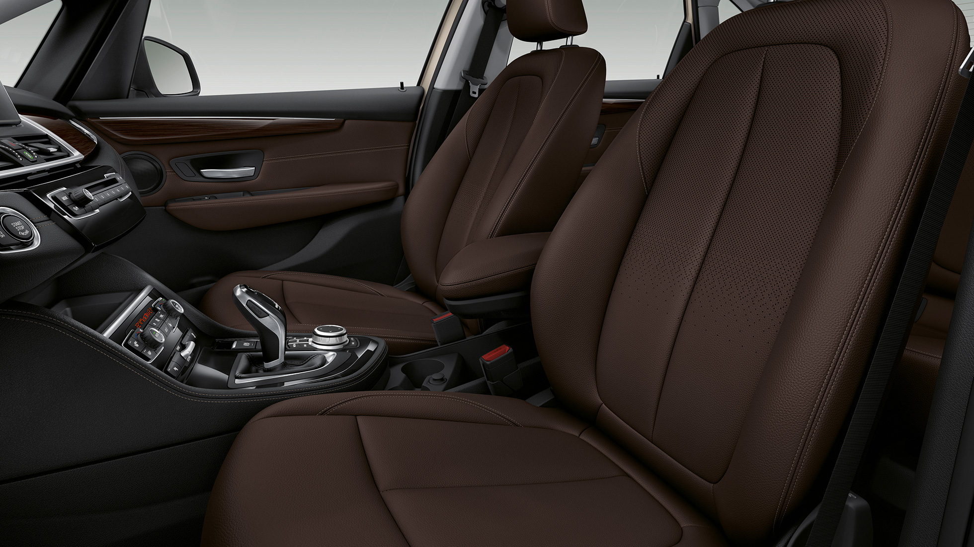 Sedili sportivi della BMW Serie 2 Active Tourer Versione Luxury Sedili sportivi della BMW Serie 2 Active Tourer Versione Luxury 225i xDrive F45 2018 abitacolo