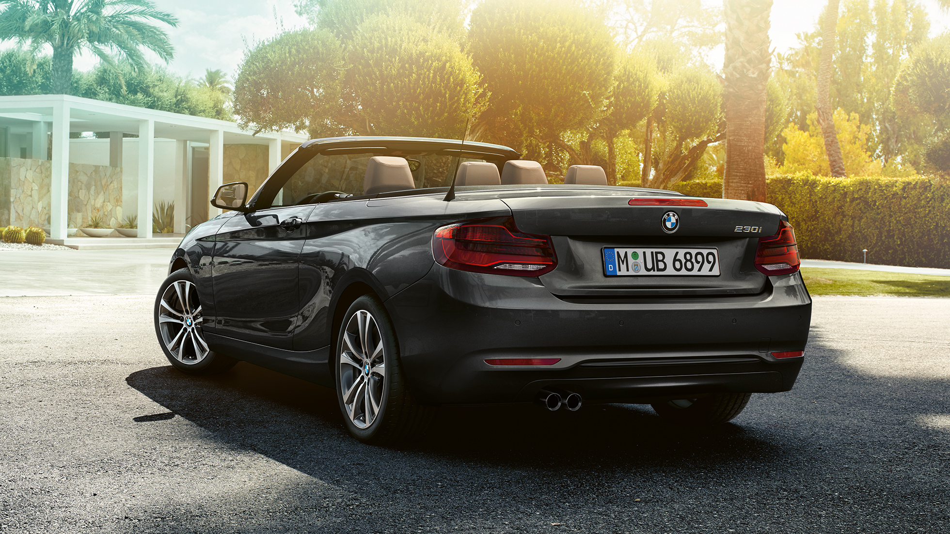 BMW Serie 2 Cabrio, ripresa posteriore a tre quarti BMW Serie 2 Cabrio, ripresa posteriore a tre quarti