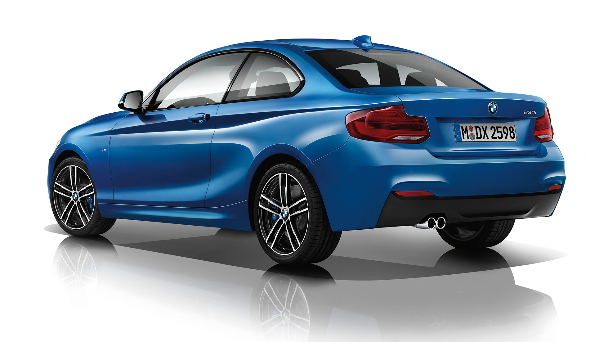 BMW Serie 2 Coupé, versione M Sport, ripresa posteriore a tre quarti F22 BMW Serie 2 Coupé, versione M Sport, ripresa posteriore a tre quarti F22