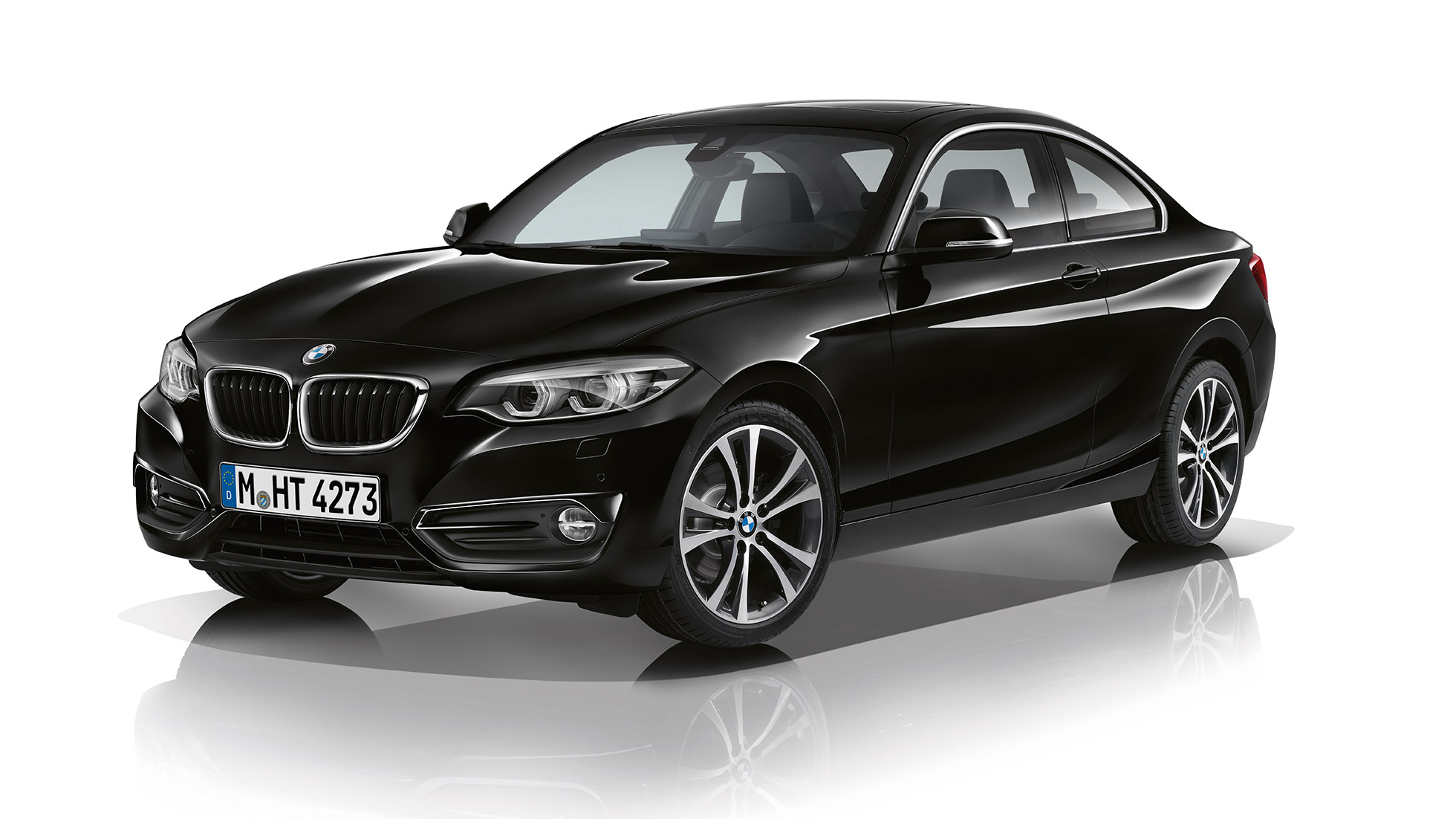 BMW Serie 2 Coupé, versione Sport, ripresa frontale a tre quarti F22 BMW Serie 2 Coupé, versione Sport, ripresa frontale a tre quarti F22