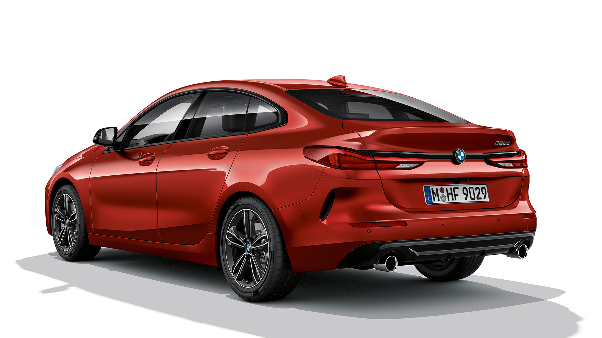 Shadow Line BMW Individual lucida della BMW Serie 2 Gran Coupé versione Sport F44 Shadow Line BMW Individual lucida della BMW Serie 2 Gran Coupé versione Sport Melbourne Red F44, vista posteriore a tre quarti
