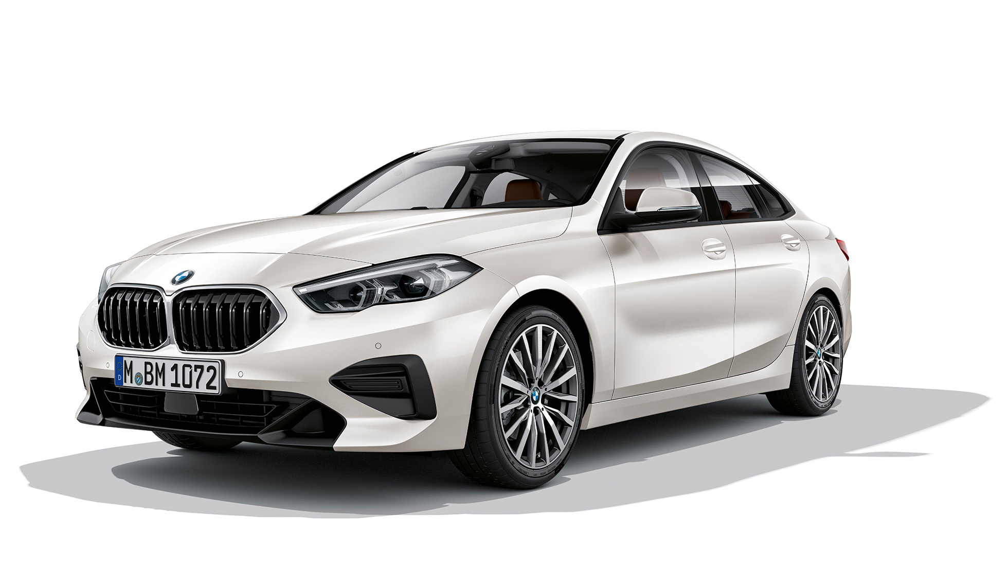 Calandra a doppio rene BMW della BMW Serie 2 Gran Coupé versione Advantage F44 Calandra a doppio rene BMW della BMW Serie 2 Gran Coupé versione Advantage Mineral White F44, vista anteriore a tre quarti