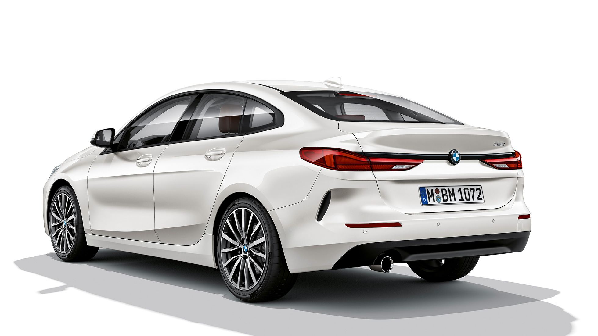 Cerchi in lega leggera della BMW Serie 2 Gran Coupé versione Advantage F44 Cerchi in lega leggera della BMW Serie 2 Gran Coupé versione Advantage Mineral White F44, vista posteriore a tre quarti