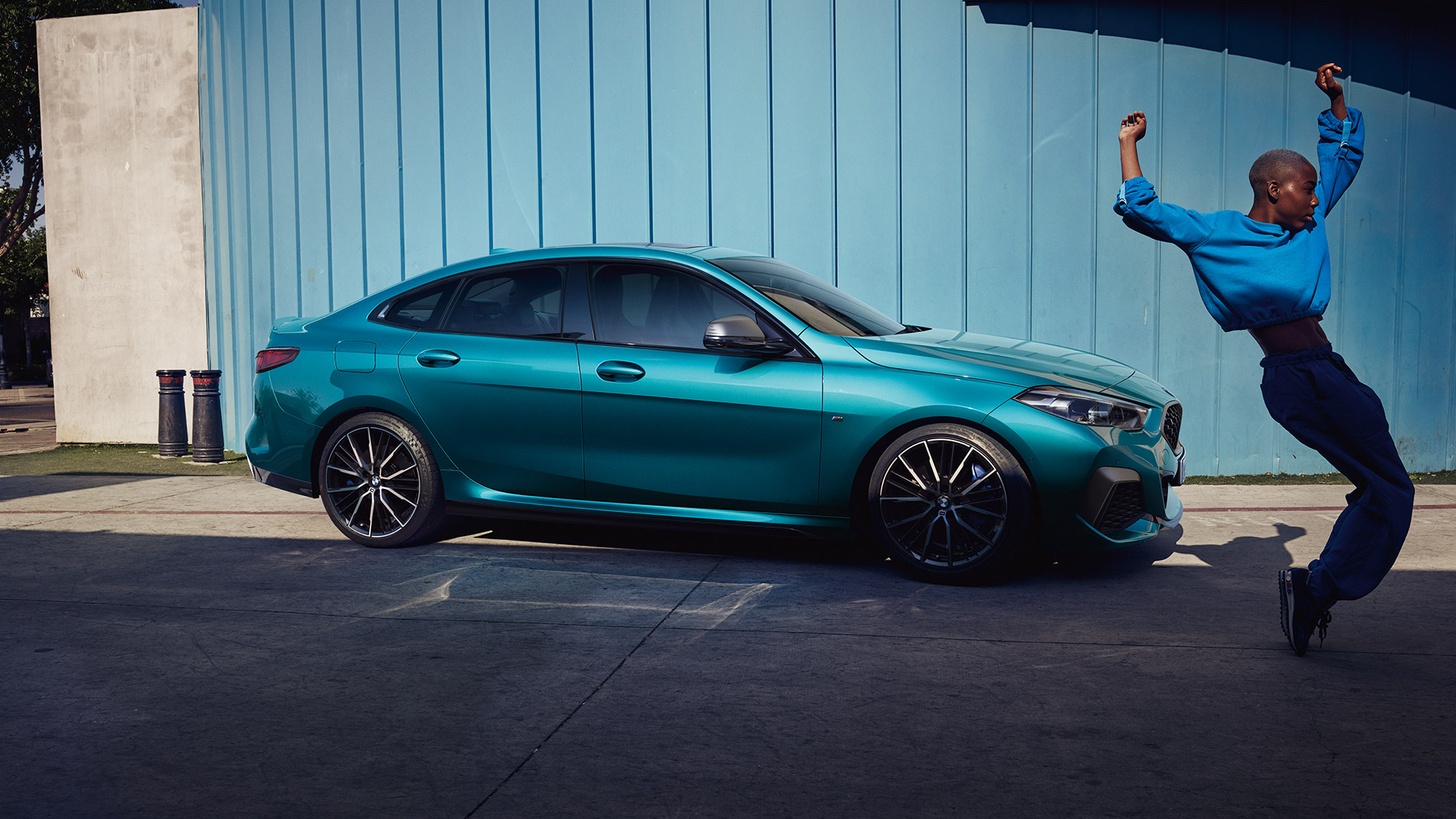 Accattivante silhouette da coupé della BMW Serie 2 Gran Coupé F44 Accattivante silhouette da coupé della BMW Serie 2 Gran Coupé Snapper Rocks Blue metallizzato F44, vista laterale
