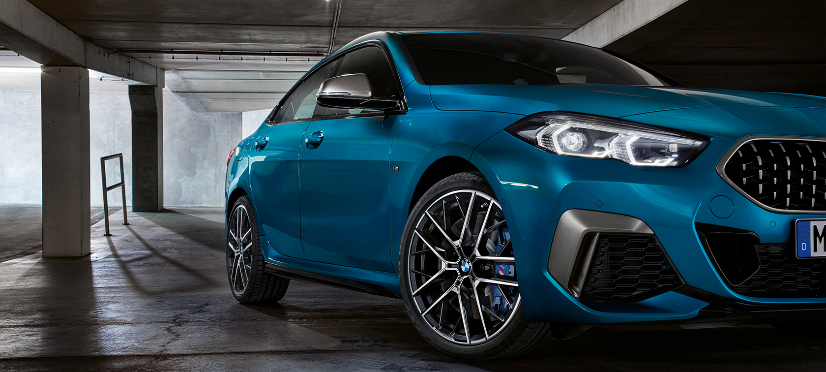 BMW Serie 2 Gran Coupé, vista anteriore a tre quarti F44 BMW Serie 2 Gran Coupé Snapper Rocks Blue metallizzato F44, vista anteriore a tre quarti