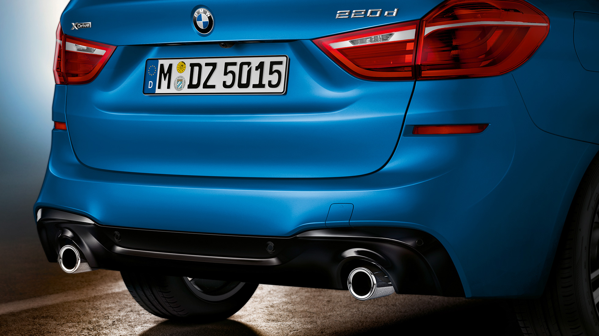 Posteriore della BMW Serie 2 Gran Tourer F46 Posteriore della BMW Serie 2 Gran Tourer F46 Facelift 2018 Misano Blue metallizzato primo piano del posteriore