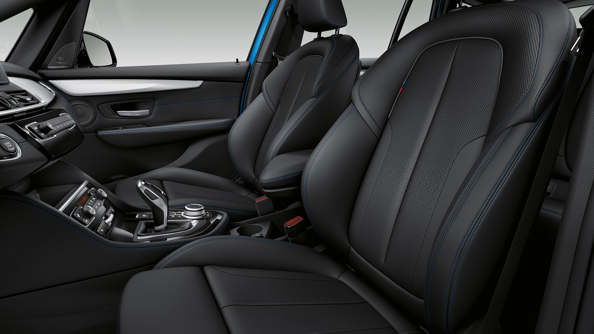 Sedili sportivi della BMW Serie 2 Gran Tourer Versione M Sport F46 Sedili sportivi della BMW Serie 2 Gran Tourer 220d xDrive Versione M Sport F46 2018 abitacolo