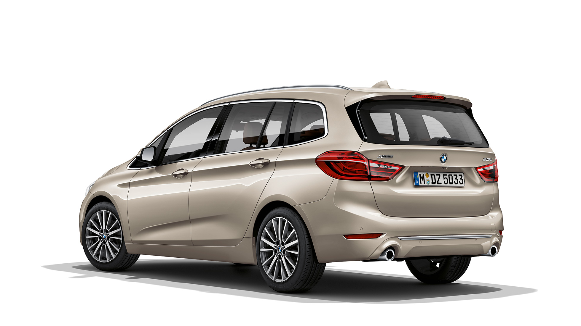 Vista posteriore a tre quarti della BMW Serie 2 Gran tourer Versione Luxury BMW Serie 2 Gran Tourer 218d xDrive Versione Luxury F46 Facelift 2018 Cashmere Silver metallizzato vista posteriore a tre quarti