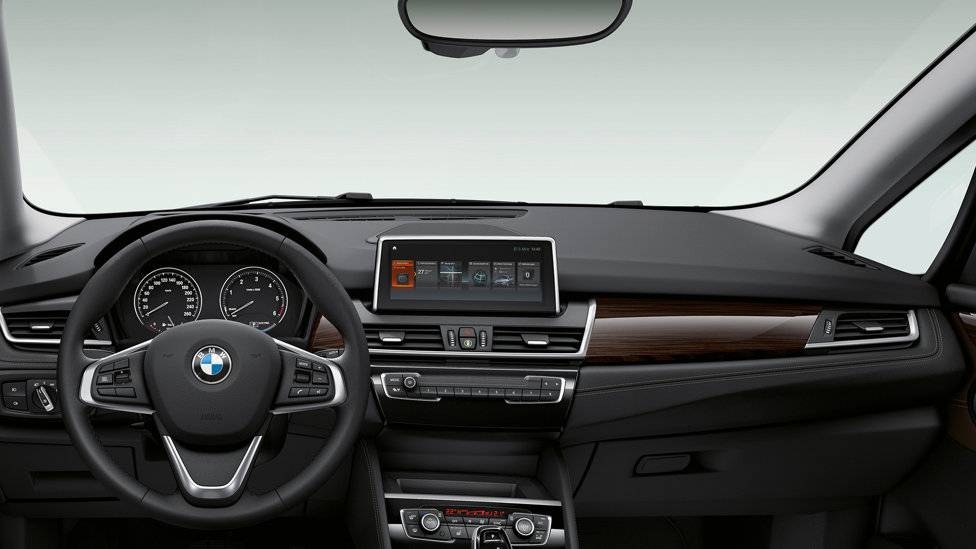 Cockpit della BMW Serie 2 Gran Tourer Versione Luxury F46 Cockpit della BMW Serie 2 Gran Tourer 218d xDrive Versione Luxury F46 2018 abitacolo