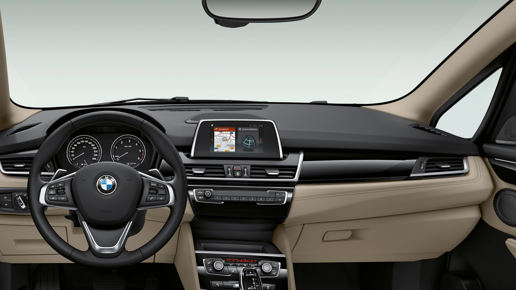 Cockpit della BMW Serie 2 Gran Tourer Versione Sport F46 Cockpit della BMW Serie 2 Gran Tourer 220d Versione Sport F46 2018 abitacolo