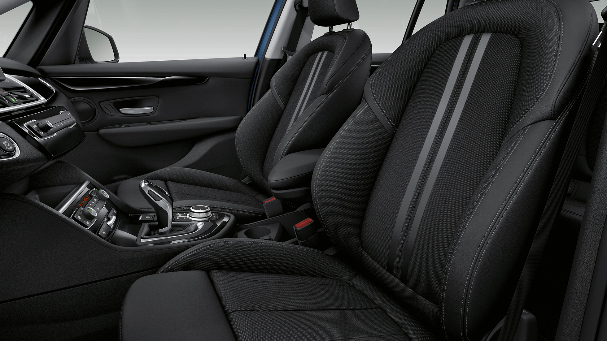 Sedili sportivi della BMW Serie 2 Gran Tourer Versione Advantage F46 Sedili sportivi della BMW Serie 2 Gran Tourer 218i Versione Advantage F46 2018 abitacolo