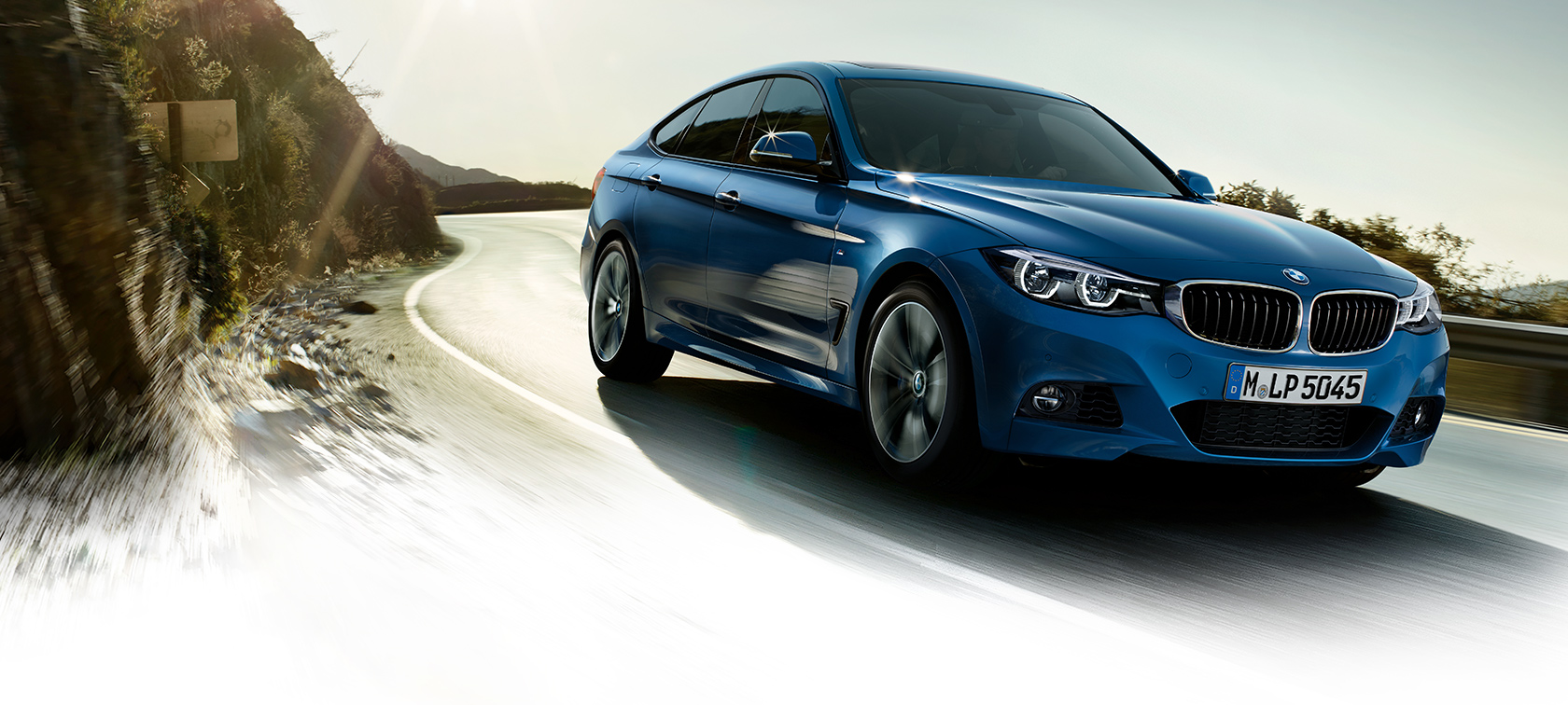 BMW Serie 3 Gran Turismo blu: affronta ogni tipo di terreno mantenendo la tua comodità BMW Serie 3 Gran Turismo blu: affronta ogni tipo di terreno mantenendo la tua comodità