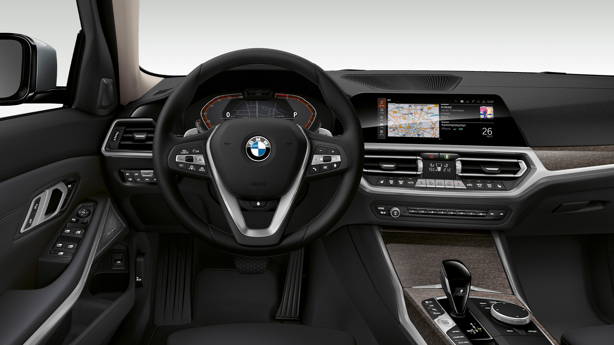 BMW Serie 3 Berlina, versione Luxury, cockpit G20. Primo piano frontale del cockpit lato guida della BMW Serie 3 Berlina con gli allestimenti della versione Luxury G20.