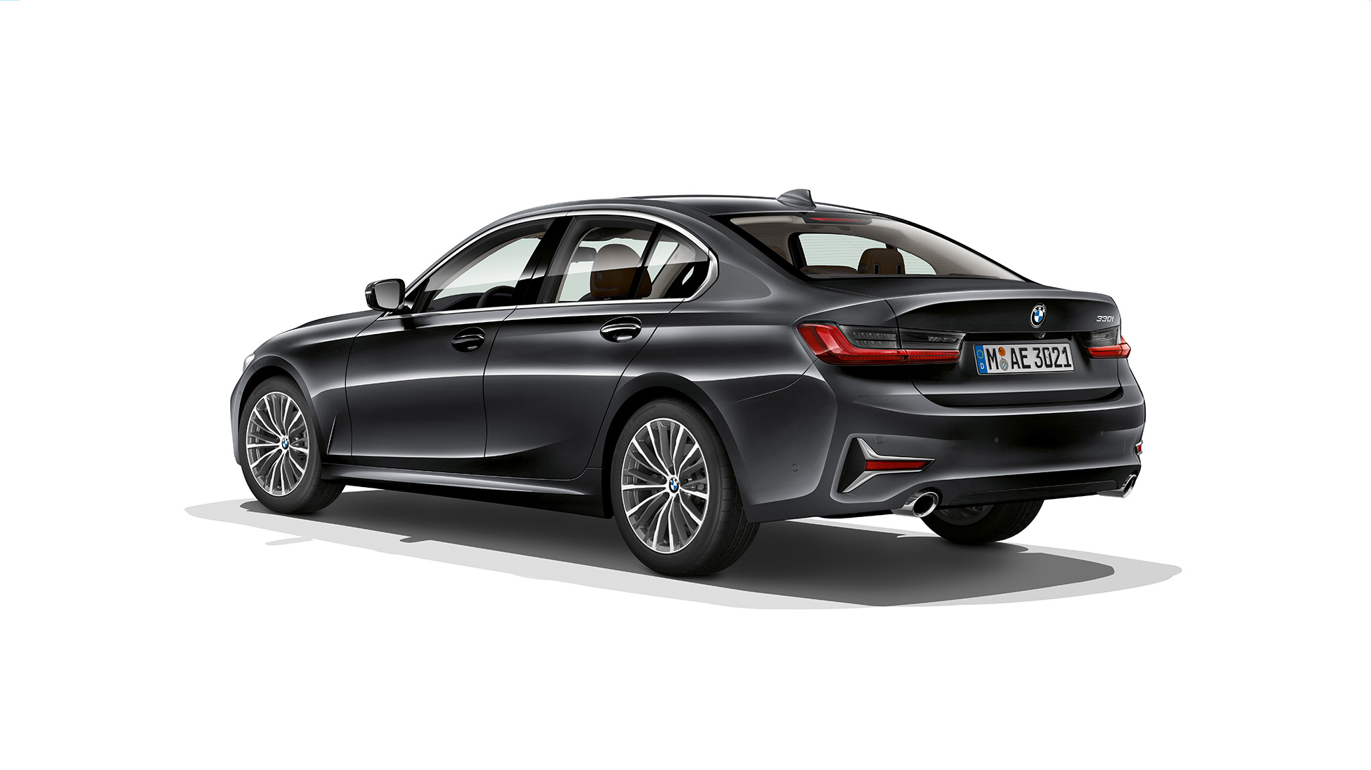 BMW Serie 3 Berlina, versione Luxury, posteriore G20. Vista posteriore a tre quarti della BMW Serie 3 Berlina con gli allestimenti della versione Luxury G20.