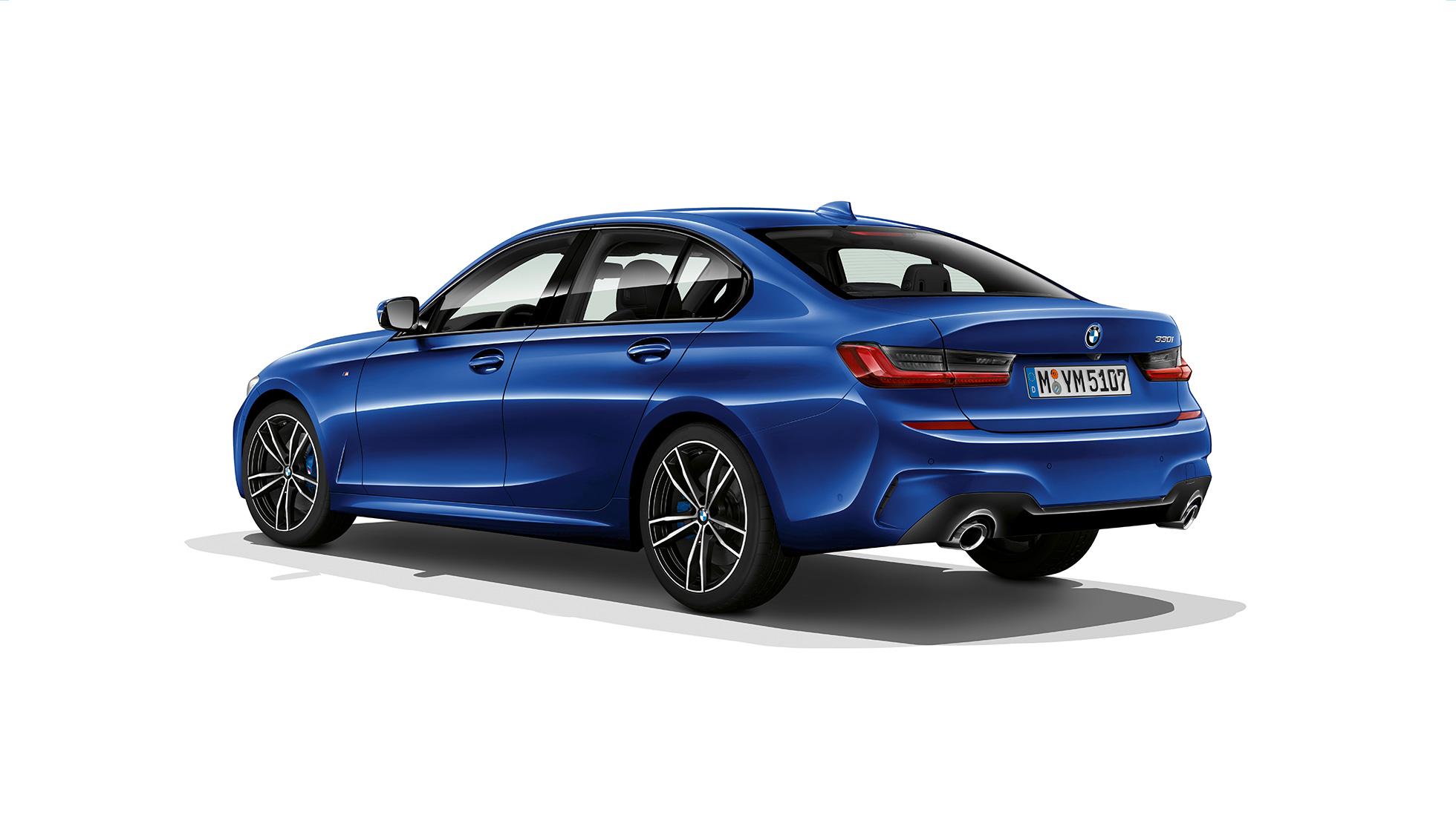 BMW Serie 3 Berlina, versione M Sport, posteriore G20. Vista posteriore a tre quarti della BMW Serie 3 Berlina con gli allestimenti del pacchetto sportivo M G20.