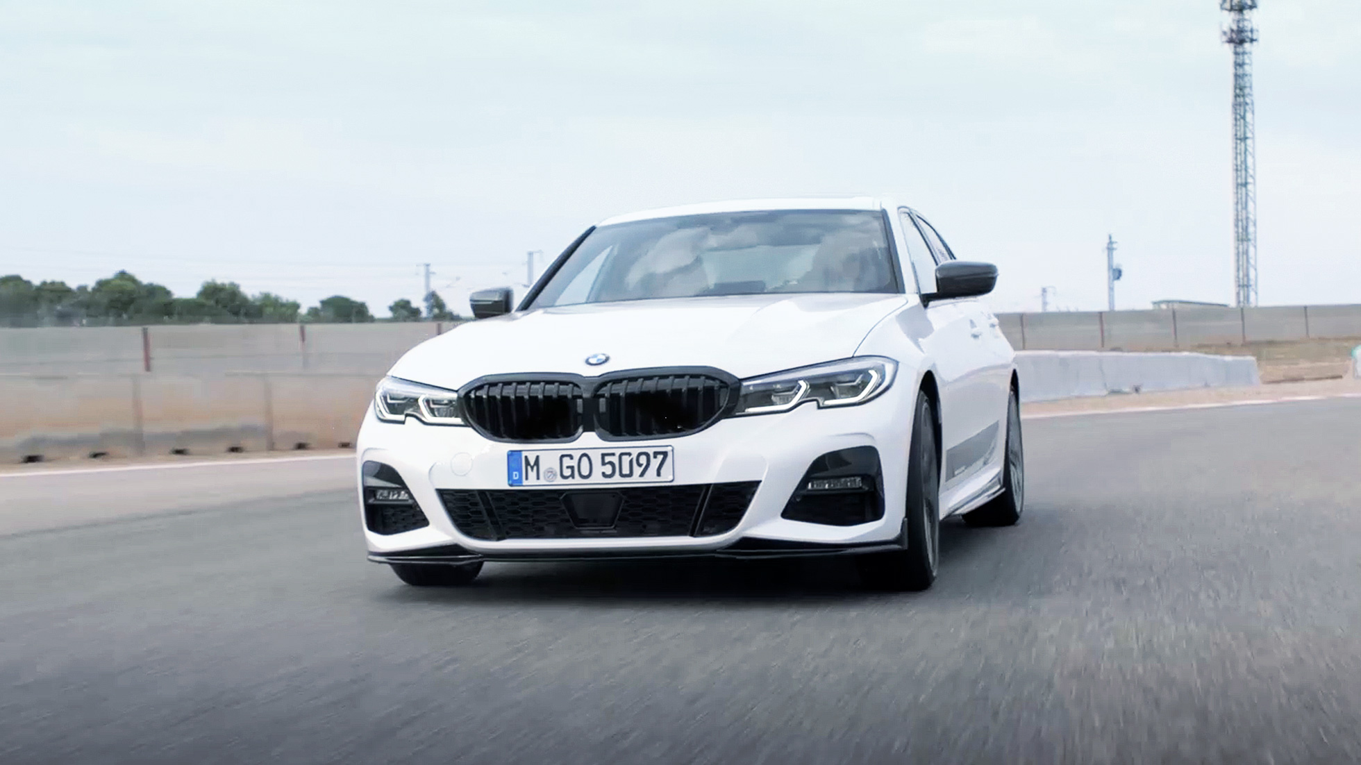 Nuova BMW Serie 3 Berlina, accessori M Performance G20. Anteriore della Nuova BMW Serie 3 Berlina con accessori M Performance G20.