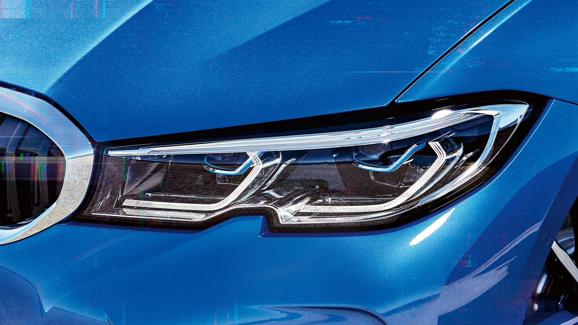 BMW Serie 3 Berlina, BMW Laserlight G20. Primo piano laterale del gruppo ottico anteriore destro con BMW Laserlight G20.