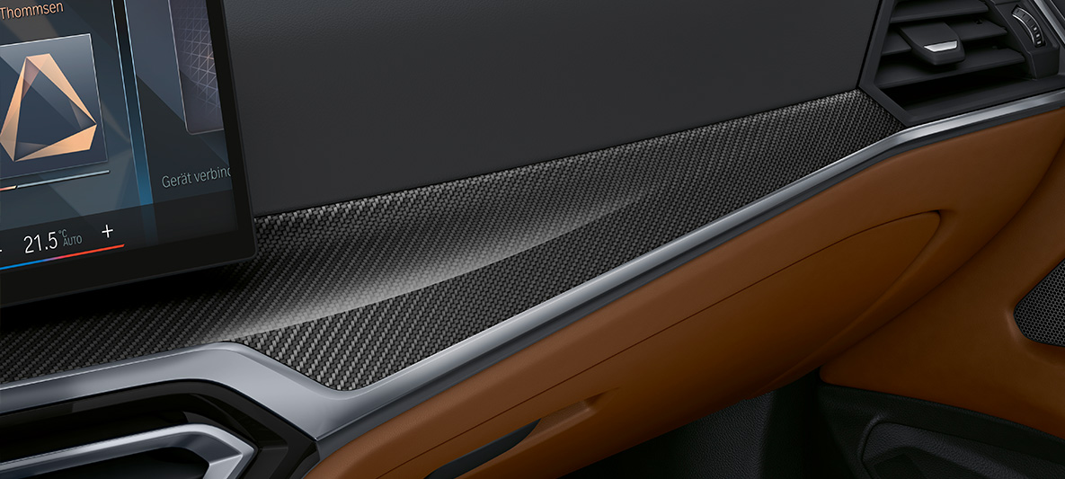 Modanature interne BMW Individual “Carbo Fibre” con profili in Pearl Gloss cromato della BMW Serie 4 Cabrio 2020 G23 Individual Abitacolo Modanature interne BMW Individual “Carbon Fibre” con profili il Pearl Gloss cromato della BMW Serie 4 Cabrio Individual G23 2020 Abitacolo