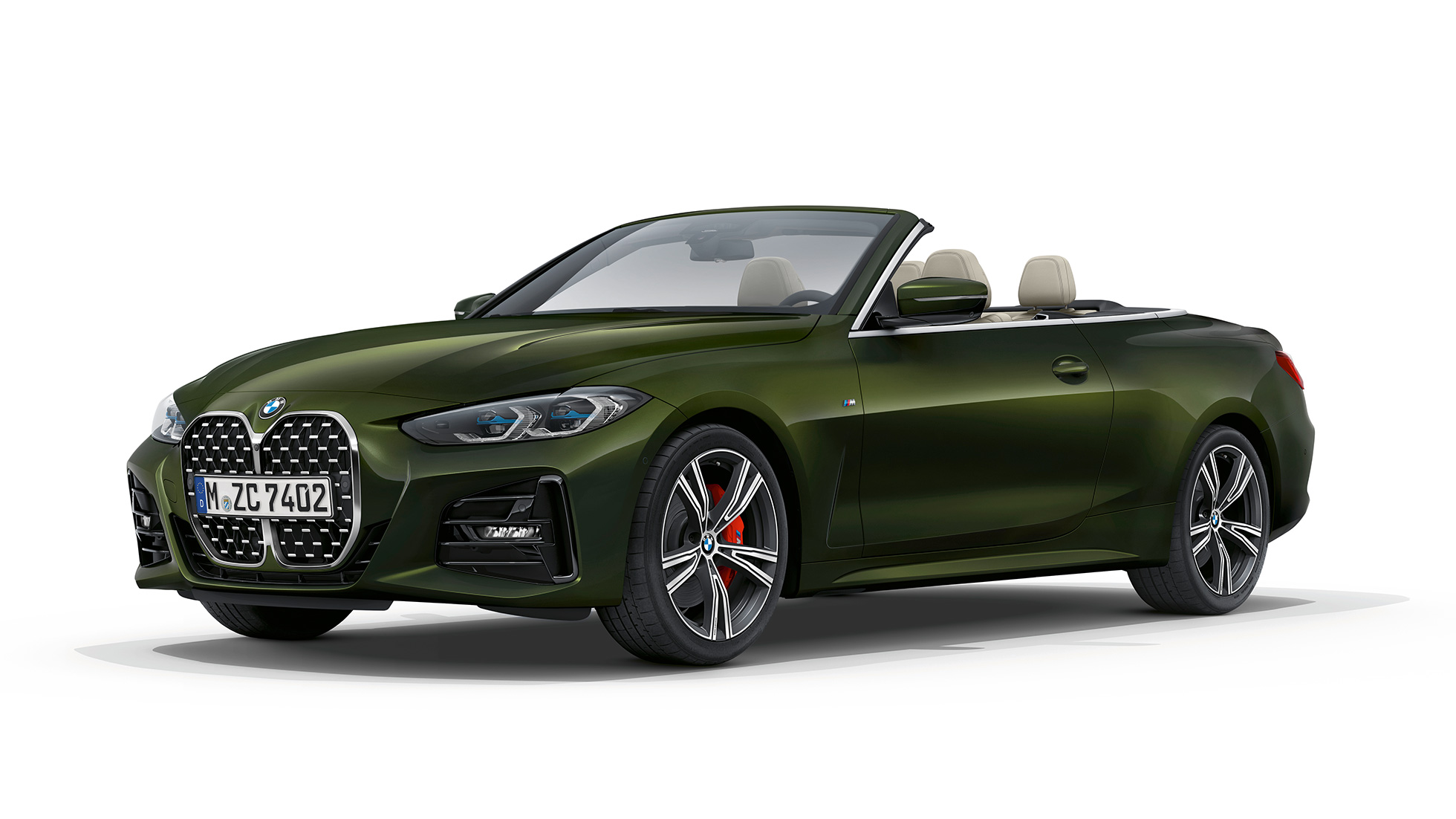 Vista anteriore a tre quarti della BMW Serie 4 Cabrio Versione M Sport G23 2020 BMW Serie 4 Cabrio G23 2020 Versione M Sport Sanremo Green metallizzato Vista posteriore a tre quarti