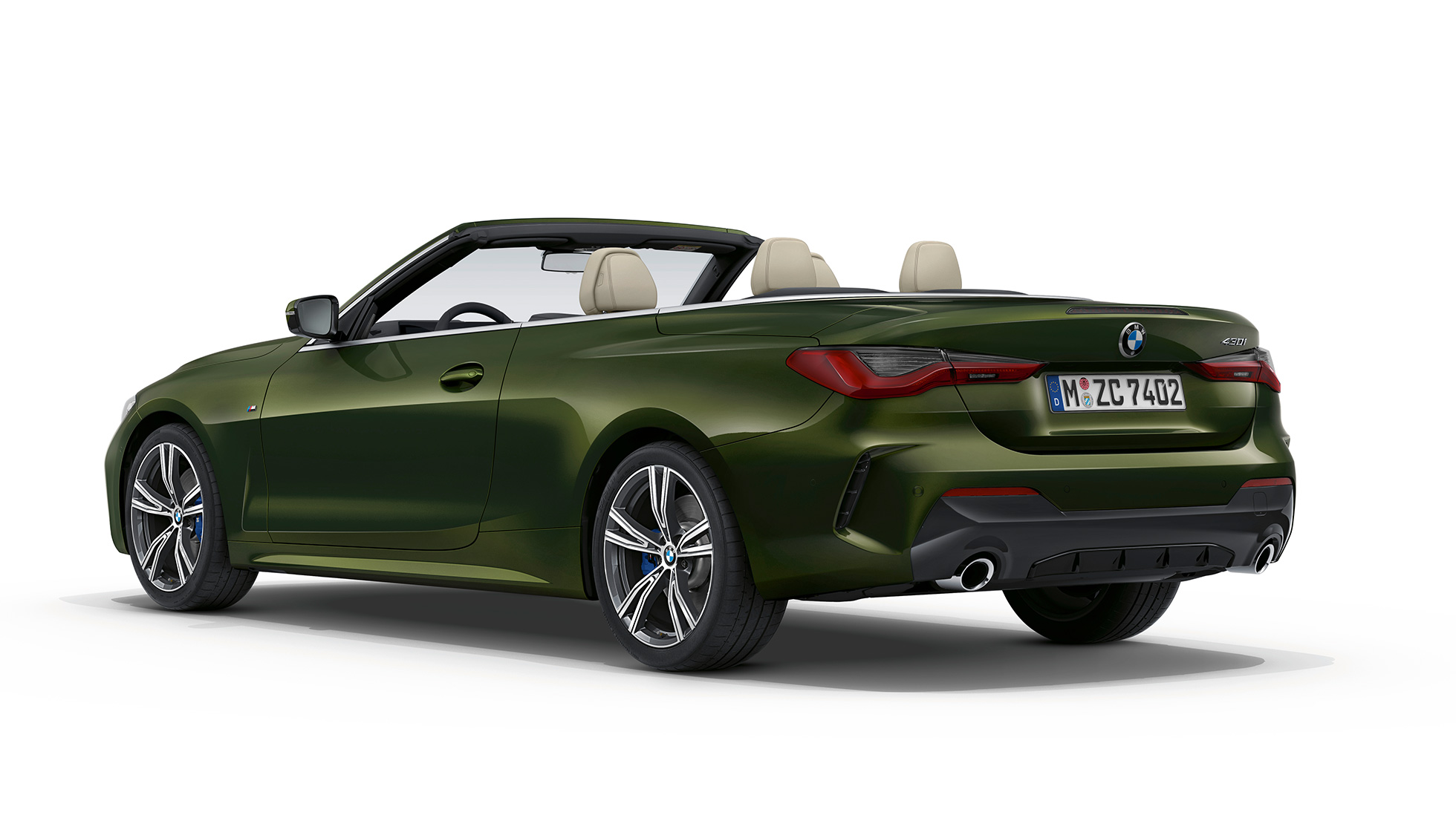 Posteriore della BMW Serie 4 Cabrio Versione M Sport G23 2020 BMW Serie 4 Cabrio G23 2020 Versione M Sport Bluestone metallizzato Vista posteriore a tre quarti