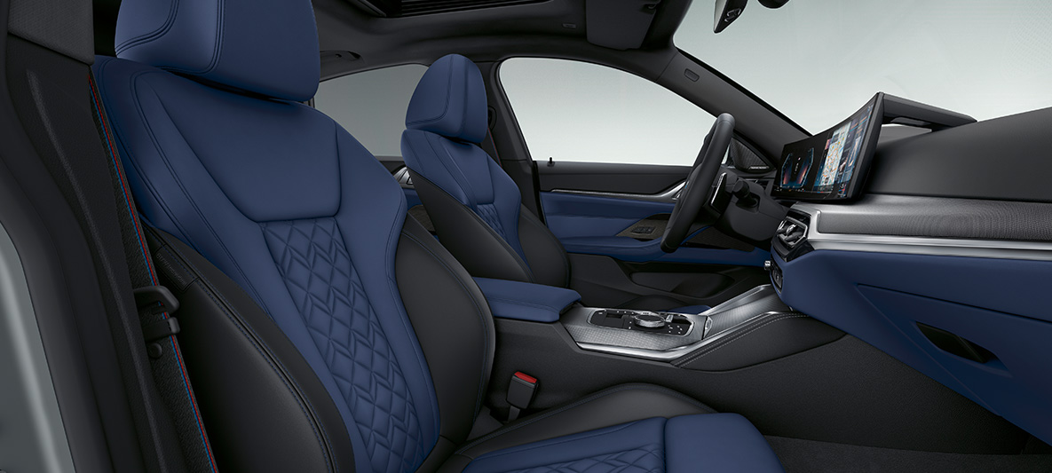 Allestimento in pelle Merino Fjord Blue/Black della BMW Serie 4 Gran Coupé G26 2021 interni Rivestimenti interni in pelle Merino estesa BMW Individual in Fjord Blue/Black della B BMW Serie 4 Coupé G26 2021 interni,