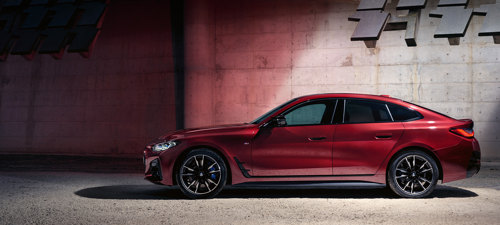 BMW Serie 4 Gran Coupé G26 2021 BMW Serie 4 Gran Coupé G26 2021 BMW Individual Aventurine Red metallizzato