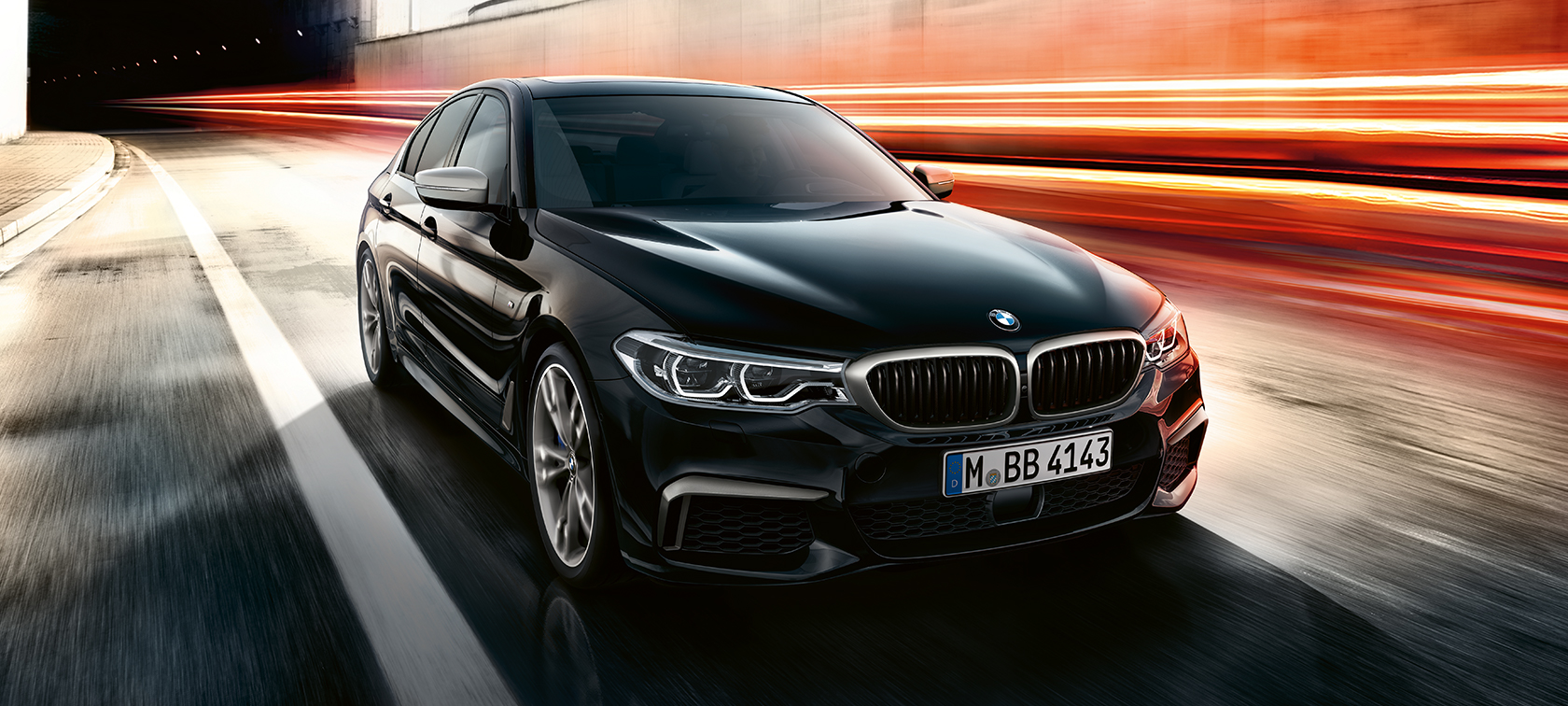 BMW Serie 5 Berlina Nera: visione anteriore BMW Serie 5 Berlina Nera: visione anteriore