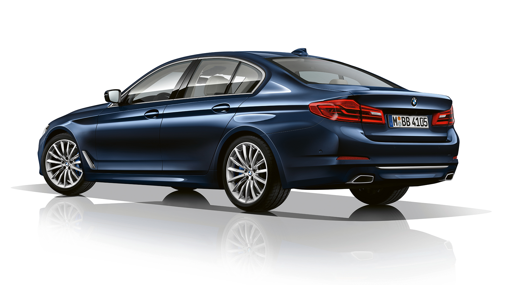 Versione Luxury vista posteriore a tre quarti BMW Serie 5 Berlina Versione Luxury BMW Serie 5 Berlina 540d Berlina G30 Imperial Blue brilliant effect metallizzato vista posteriore a tre quarti
