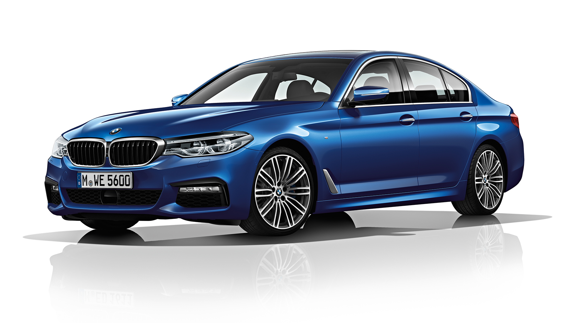 Pacchetto sportivo M vista anteriore a tre quarti BMW Serie 5 Berlina 540i Berlina Pacchetto sportivo M BMW Serie 5 Berlina 540i Berlina G30 Mediterranean Blue metallizzato vista anteriore a tre quarti