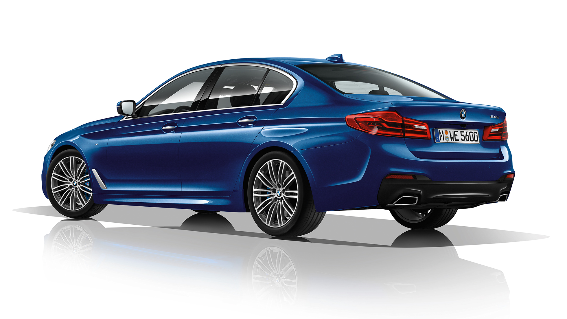 Pacchetto sportivo M vista posteriore a tre quarti BMW Serie 5 Berlina 540i Berlina Pacchetto sportivo M BMW Serie 5 Berlina 540i Berlina G30 Mediterranean Blue metallizzato vista posteriore a tre quarti