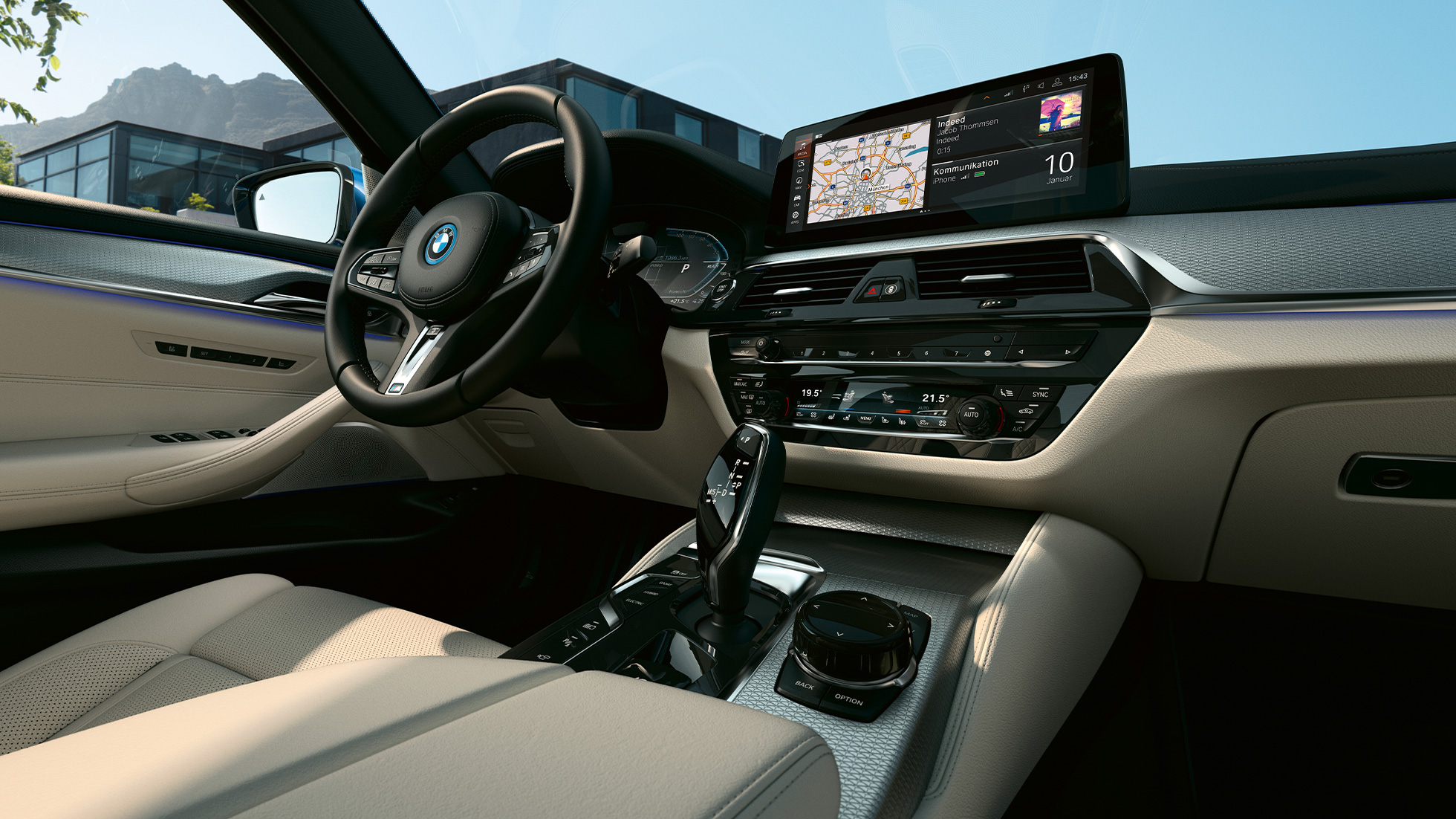 Interni della BMW Serie 5 Berlina G30 Display informativi & volante sportivo in pelle della BMW Serie 5 Berlina G30 Facelift 2020 interni
