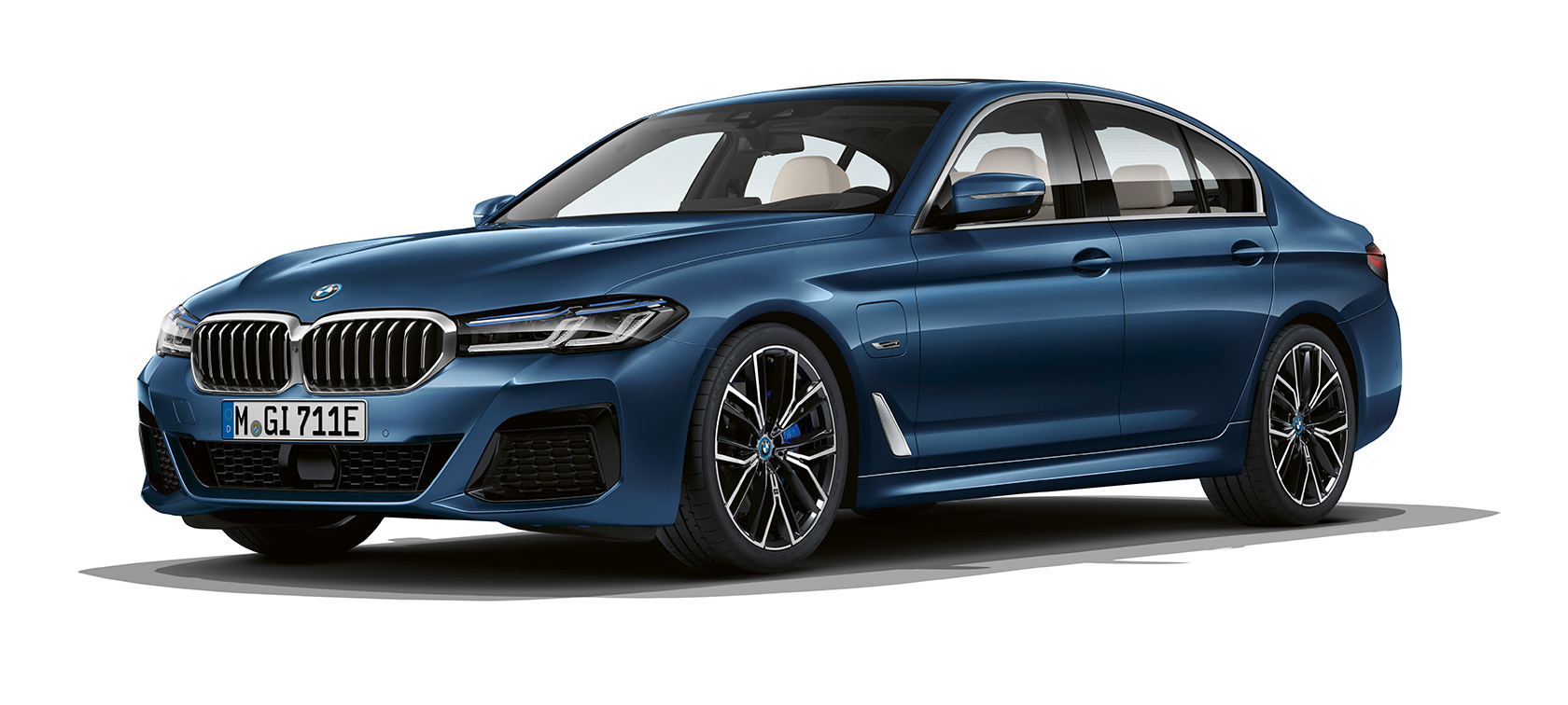 BMW Serie 5 Berlina G30 Berlina, ferma BMW Serie 5 Berlina G30 Facelift 2020 vista anteriore a tre quarti, ferma