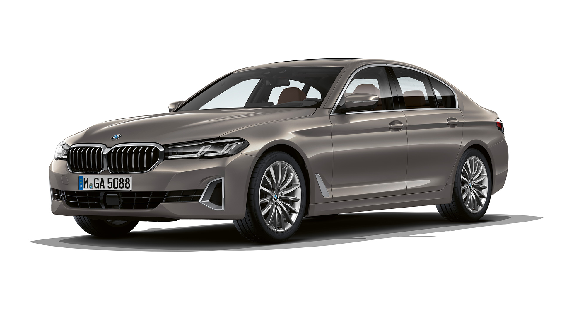 BMW Serie 5 Berlina G30 versione Luxury, frontale BMW Serie 5 Berlina 520d xDrive G30 2020 versione Luxury in Bernina Grey, vista anteriore a tre quarti