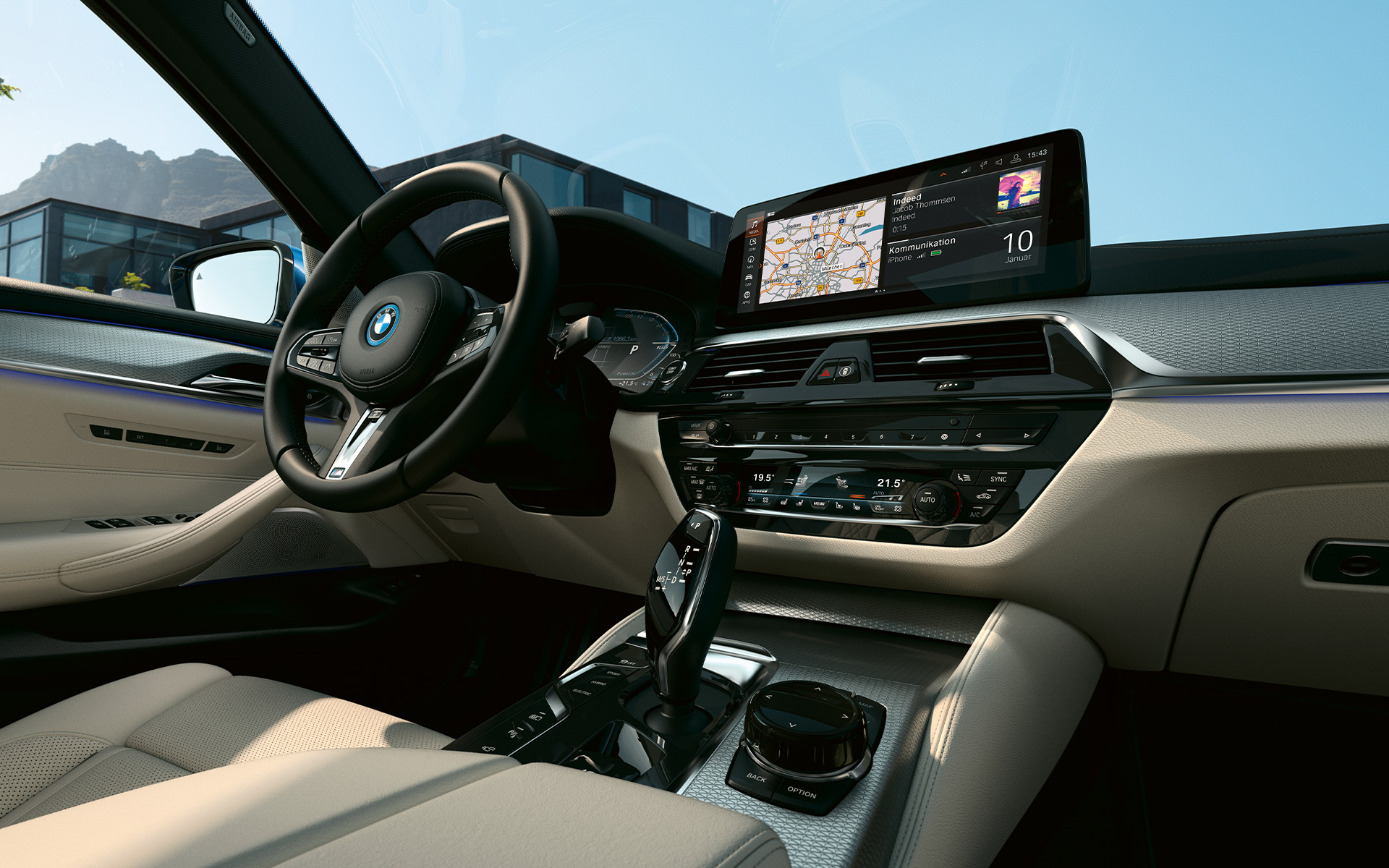 Interni della BMW Serie 5 Berlina G30 Display informativi & volante sportivo in pelle della BMW Serie 5 Berlina G30 Facelift 2020 interni