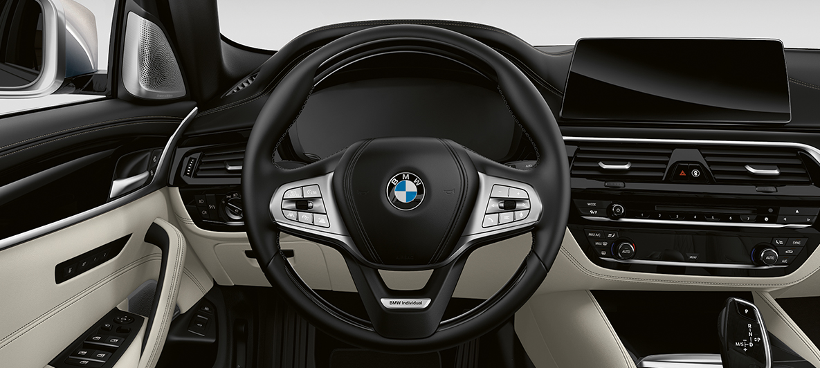 Volante BMW Individual BMW Serie 5 Touring Volante BMW Individual BMW Serie 5 Touring G31 Ripresa frontale del volante