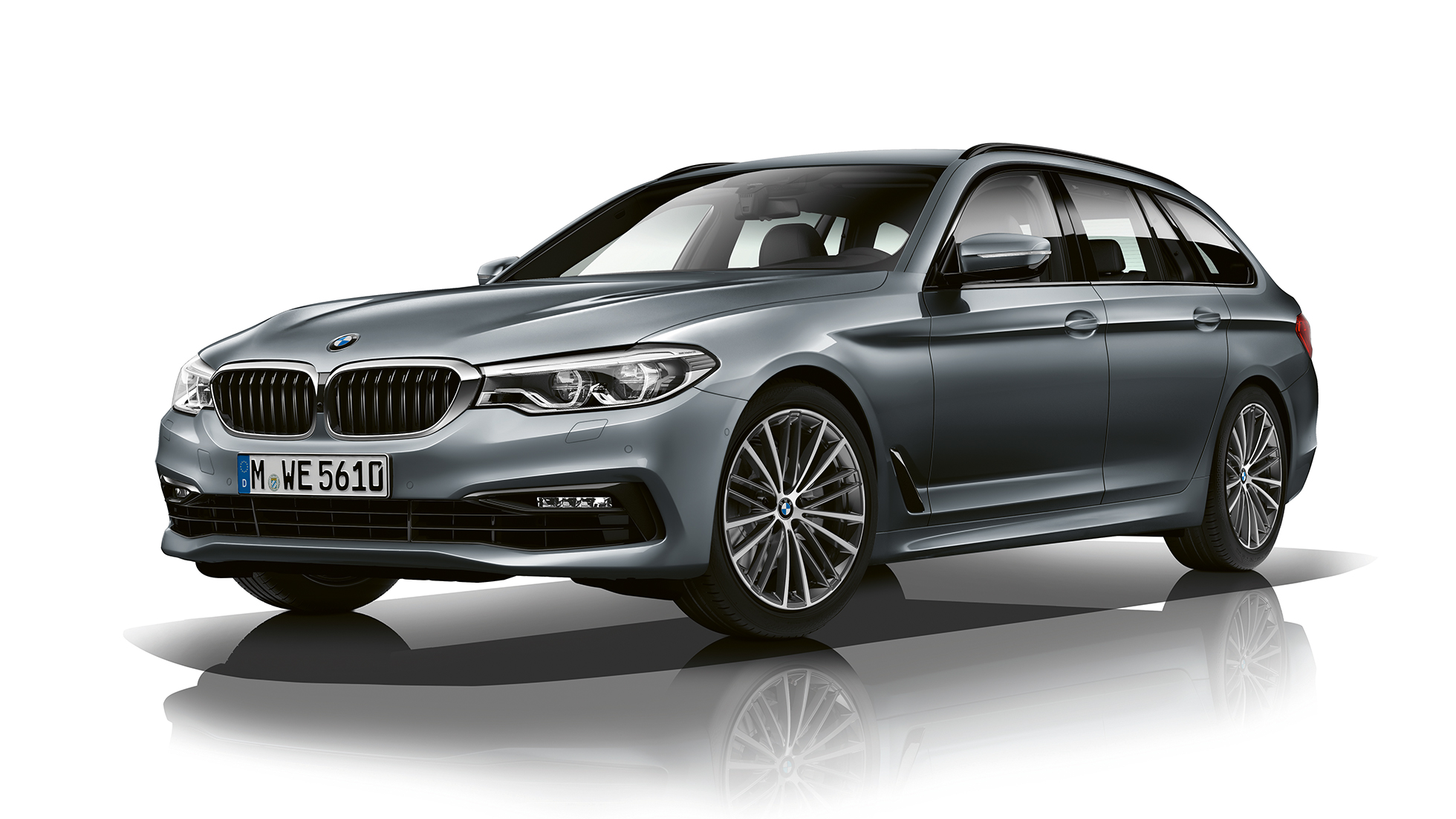 Versione Sport vista anteriore a tre quarti BMW Serie 5 Touring Versione Sport BMW Serie 5 Touring 520d Touring G31 Bluestone metallizzato vista anteriore a tre quarti