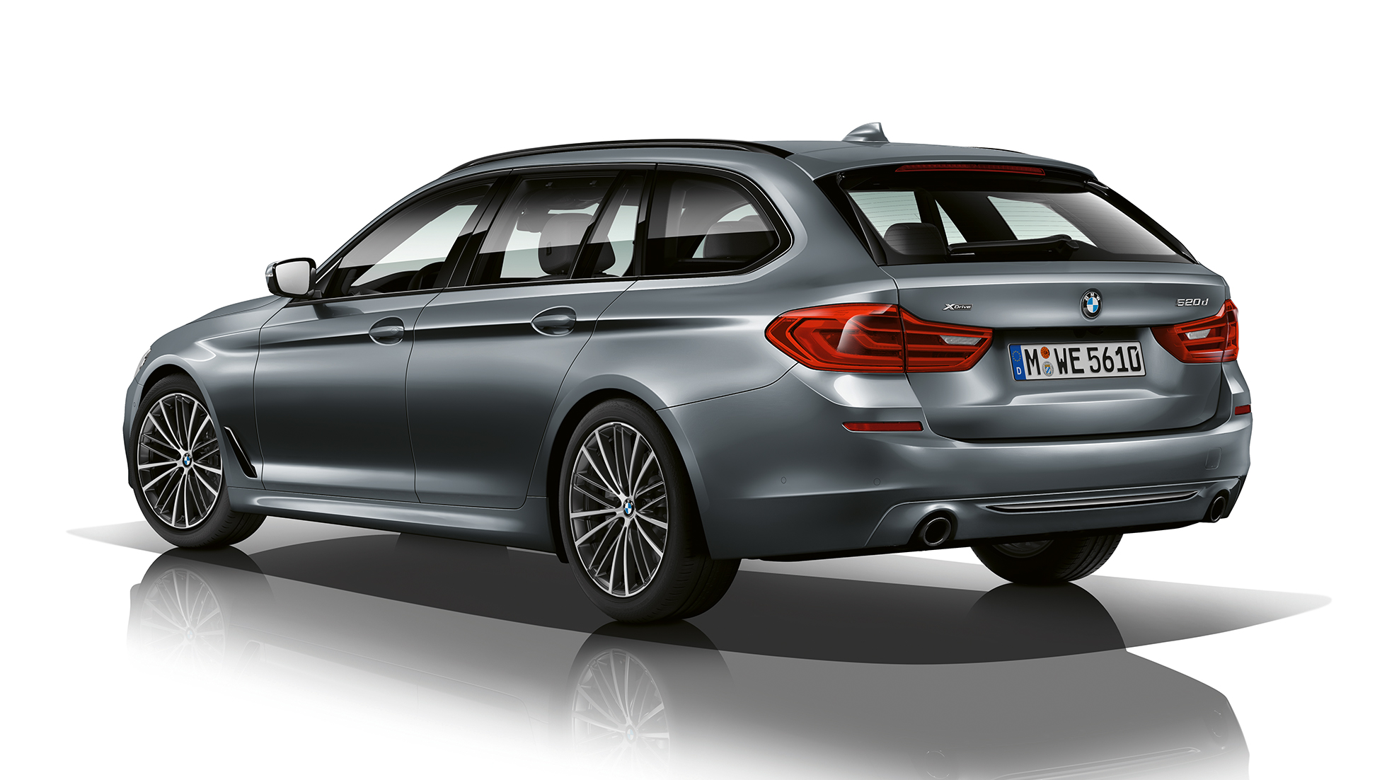 Versione Sport Vista posteriore a tre quarti BMW Serie 5 Touring Versione Sport BMW Serie 5 Touring 520d Touring G31 Bluestone metallizzato Vista posteriore a tre quarti