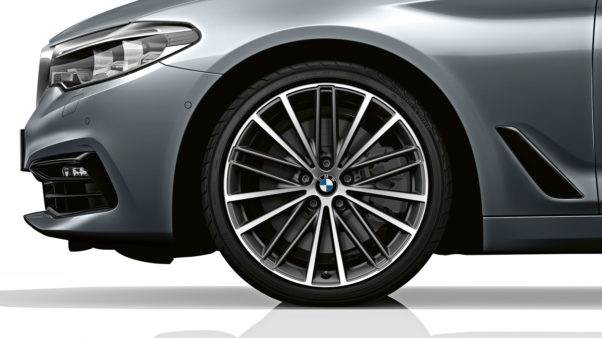 Versione Sport Ruote BMW Serie 5 Touring Versione Sport BMW Serie 5 Touring 520d Touring G31 Bluestone Metallizzato Ruote